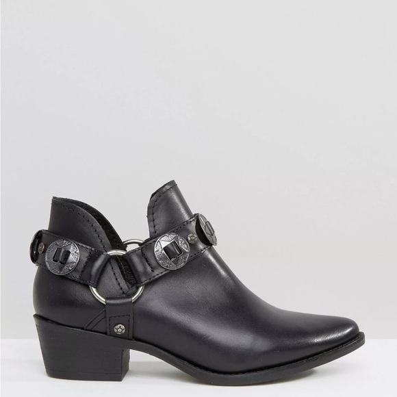Steve Madden Aces Leather D Ring Heeled Ankle Boots